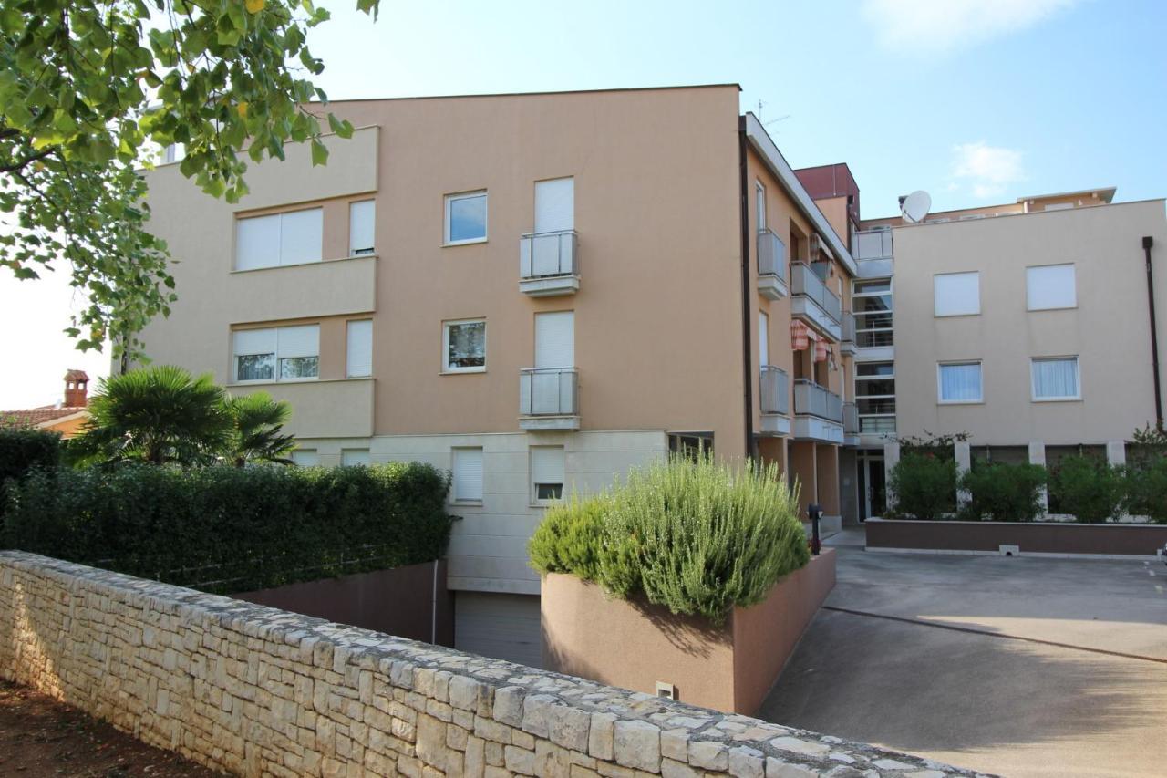 Apartment Vojka In City Center Poreč Exterior foto