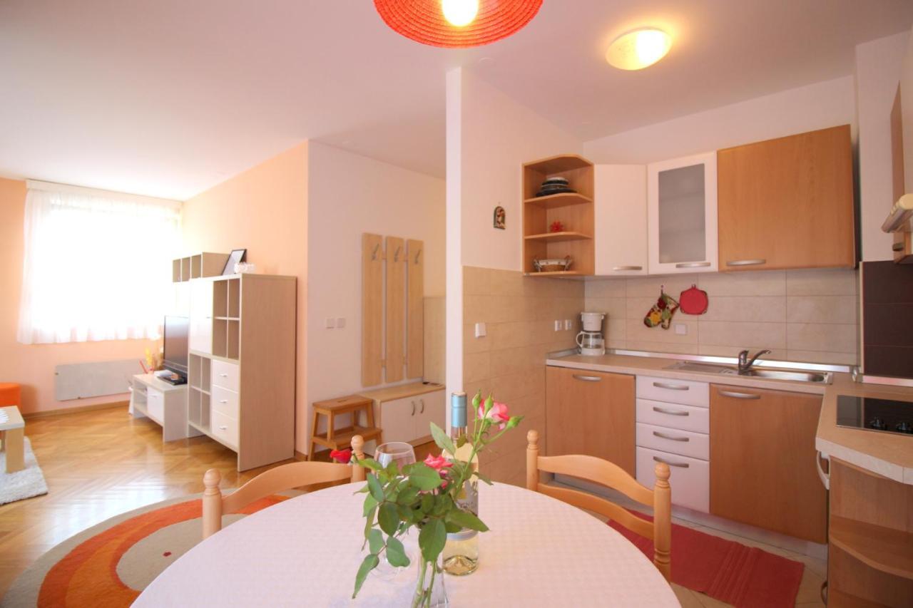 Apartment Vojka In City Center Poreč Exterior foto